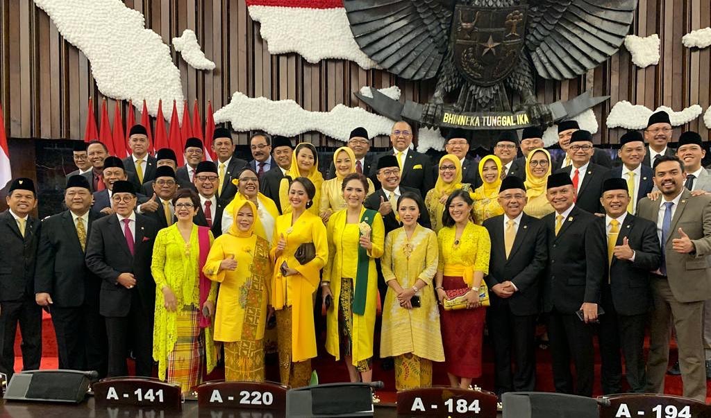 anggota DPR dari Golkar dalam mewujudkan aspirasi masyarakat adalah melalui pengajuan Rancangan Undang-Undang (RUU) yang relevan.