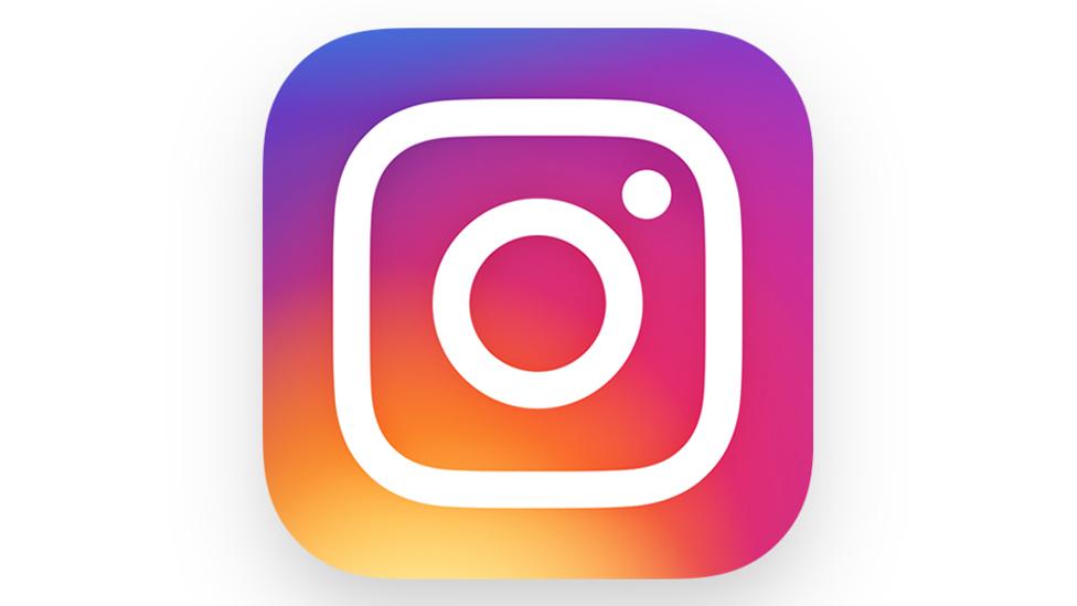 Strategi Live Instagram untuk Meningkatkan Interaksi dengan Siswa dan Alumni