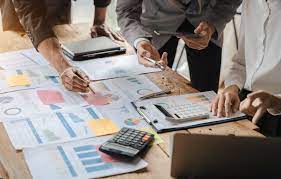 Manajemen Penjualan Toko Online vs Offline: Mana yang Lebih Efektif?