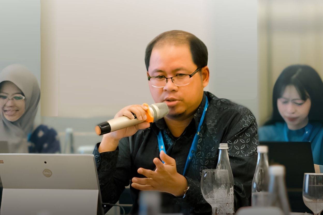 Berikut profil dosen berprestasi Al Masoem Ryzki Wiryawan sang ahli konservasi heritage dan penulis sejarah aktif dengan segudang karya