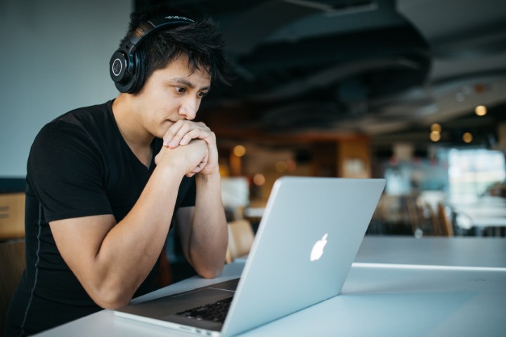Digital Fatigue: Strategi Mahasiswa Mengatasi Beban Teknologi dalam Pembelajaran