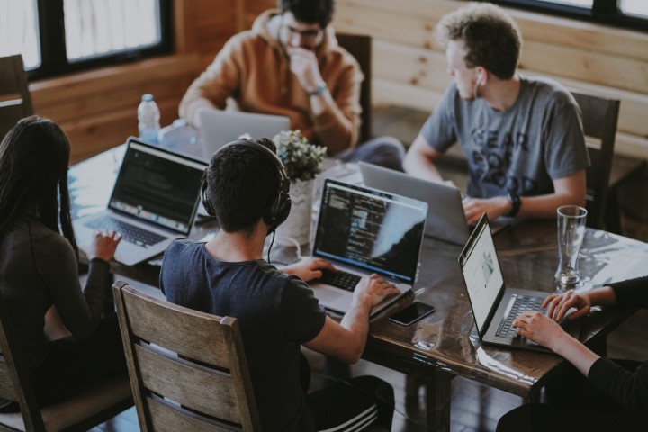 Internet of Things (IoT): Peran Mahasiswa dalam Menghubungkan Dunia Secara Digital