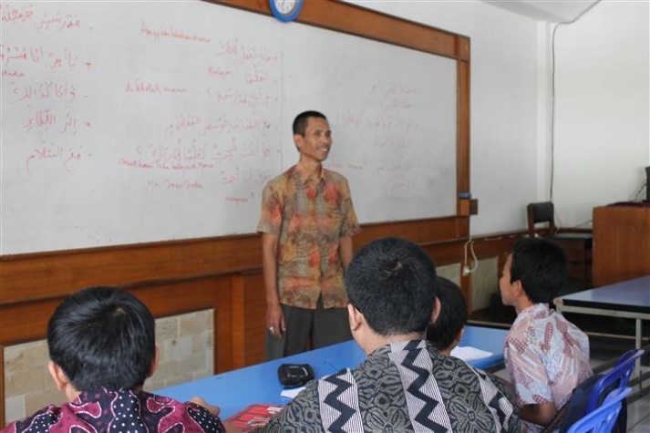 Melatih Kepemimpinan Siswa melalui Program-program OSIS dan MPK di Boarding School Tingkat SMA