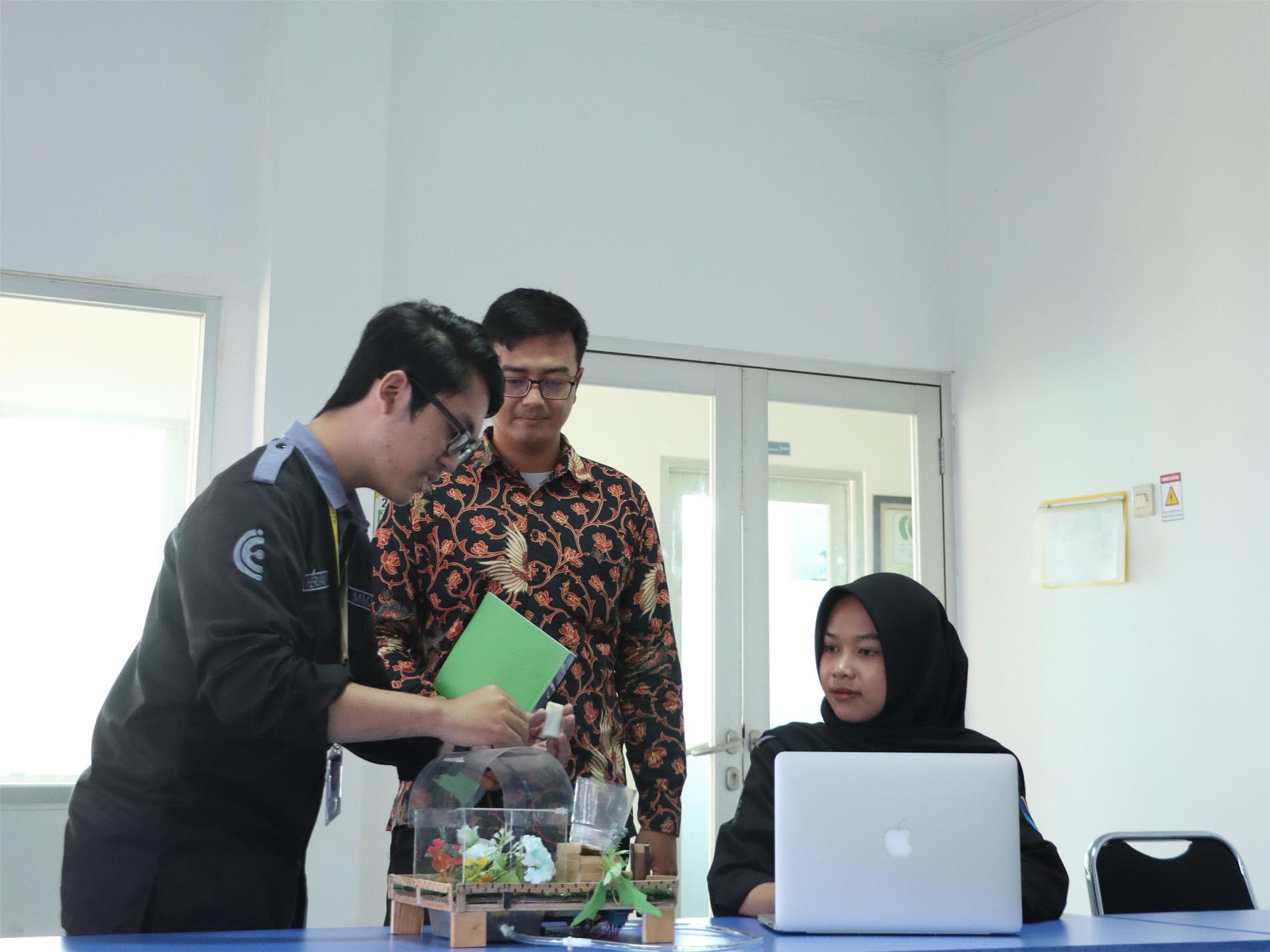 Apa Saja Peluang Kerja Jurusan Teknik Industri dan Bagaimana Cara Kuliah Sambil Bekerja?