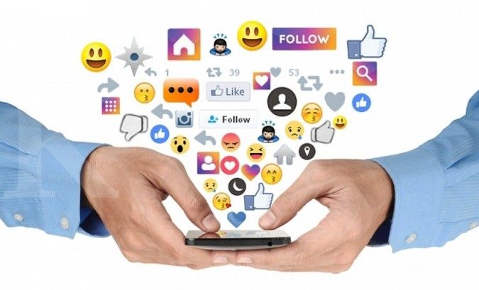 Menelisik Peran Buzzer Pilkada dan Manipulasi Opini di Era Digital: Rajakomen.com Sebagai Solusi Cerdas