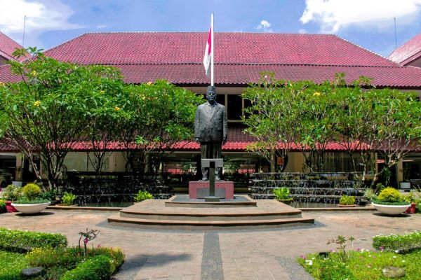 Jaringan dan Relasi Profesional Lulusan Fakultas Hukum Universitas Indonesia