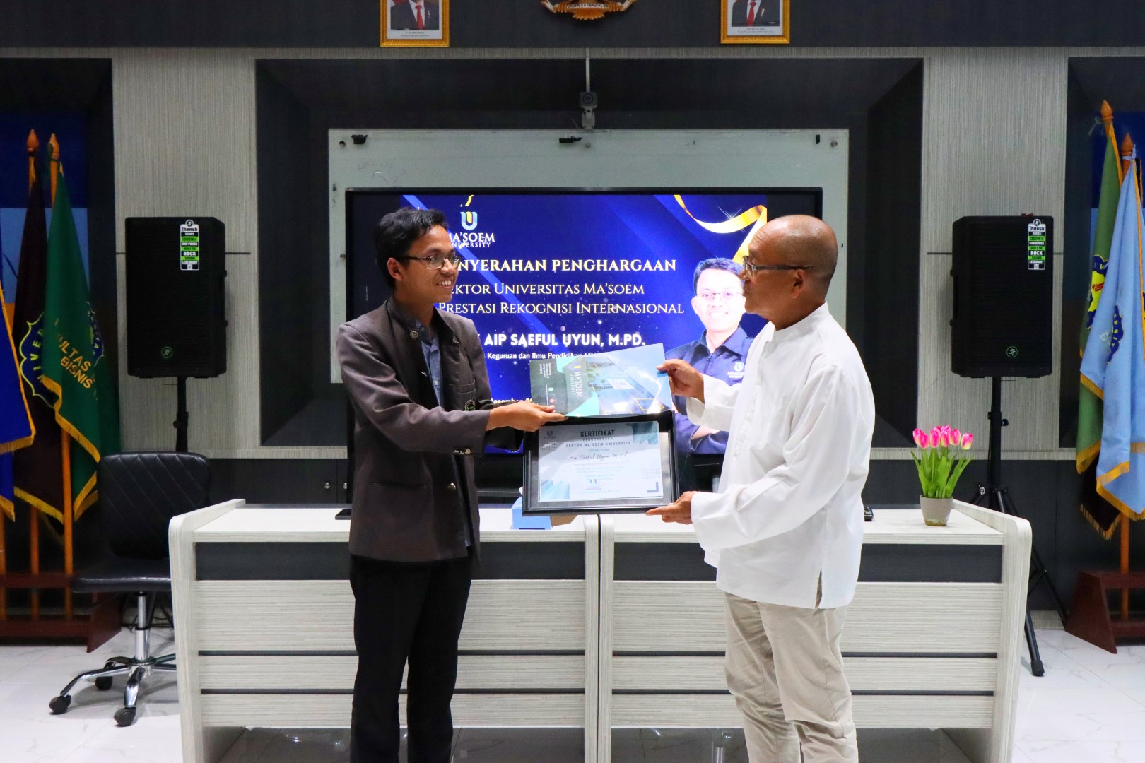 Berikut dosen berprestasi Al Masoem Aip Saepul Uyun yang sukses mengharumkan nama institusi melalui penghargaan internasional bidang pendidikan tingkat Asia